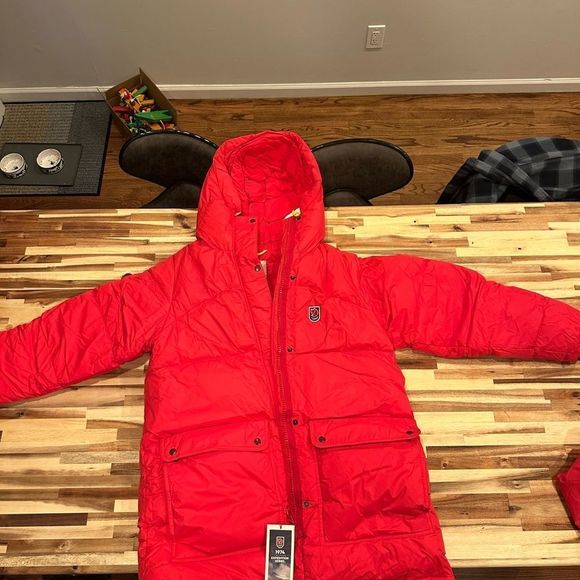 NWT never worn Fjall Raven expedition down women’s L red coat - Picture 4 of 16